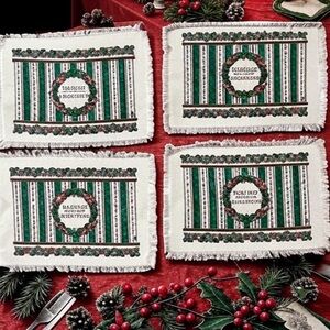 Vtg Poinsettia Christmas Placemats Set of 4 Beige/Green Wicker with Fringe
